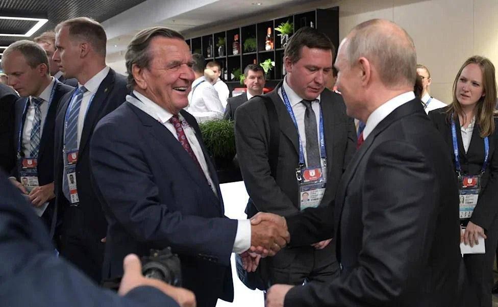 В Германии раскритиковали Шрёдера за визит к Путину