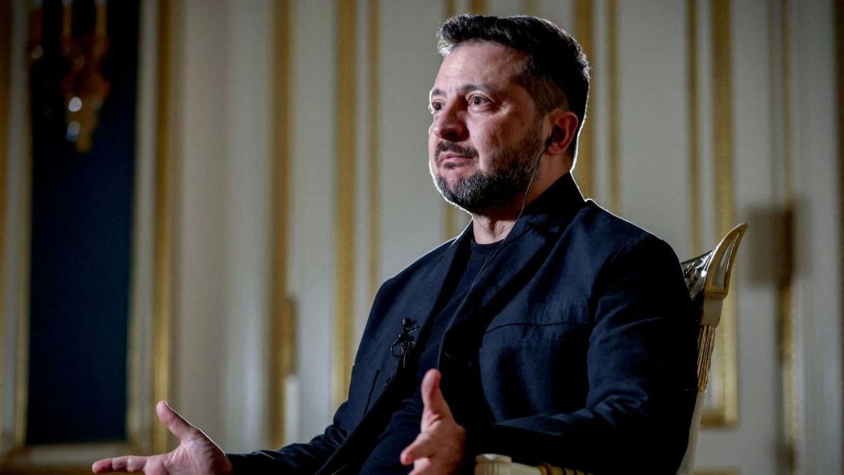 Зеленский обвинил Кличко в провале обороны украинской столицы от российских ударов, пишет "Страна"