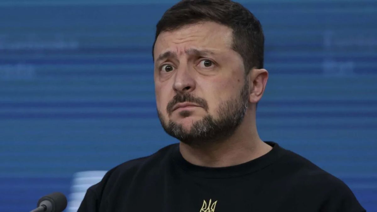 На слова Трампа о "дизельной сделке" уже отреагировал Зеленский, вновь предложив перестать бить по российским в НПЗ, если Россия перестанет бить по украинской энергетике