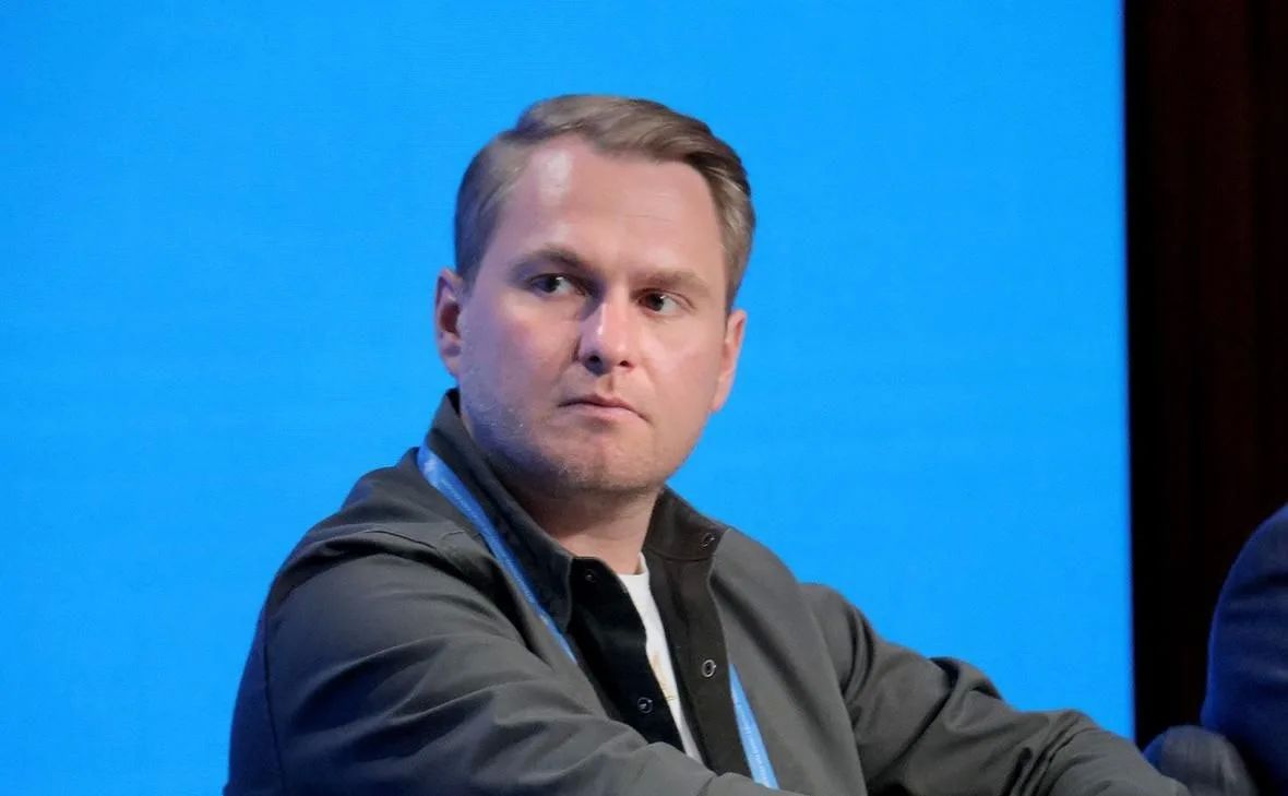Дело шилось ещё до Ткача. Украинский блогер Шарий подметил любопытную деталь в деле шпионов-журналистов