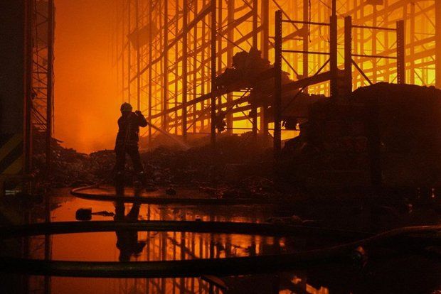 ВС РФ ударили мостам снабжения ВСУ, повреждены электроподстанции, горят склады