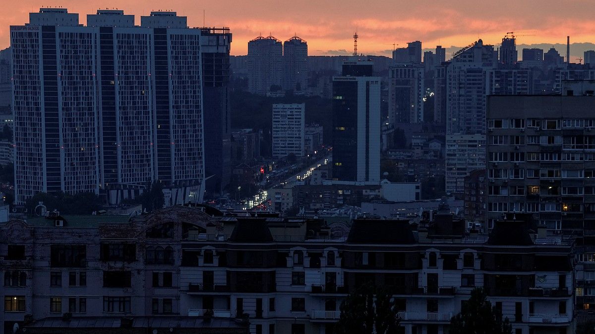 "Укрэнерго": В Киеве и области большая часть потребителей обесточена