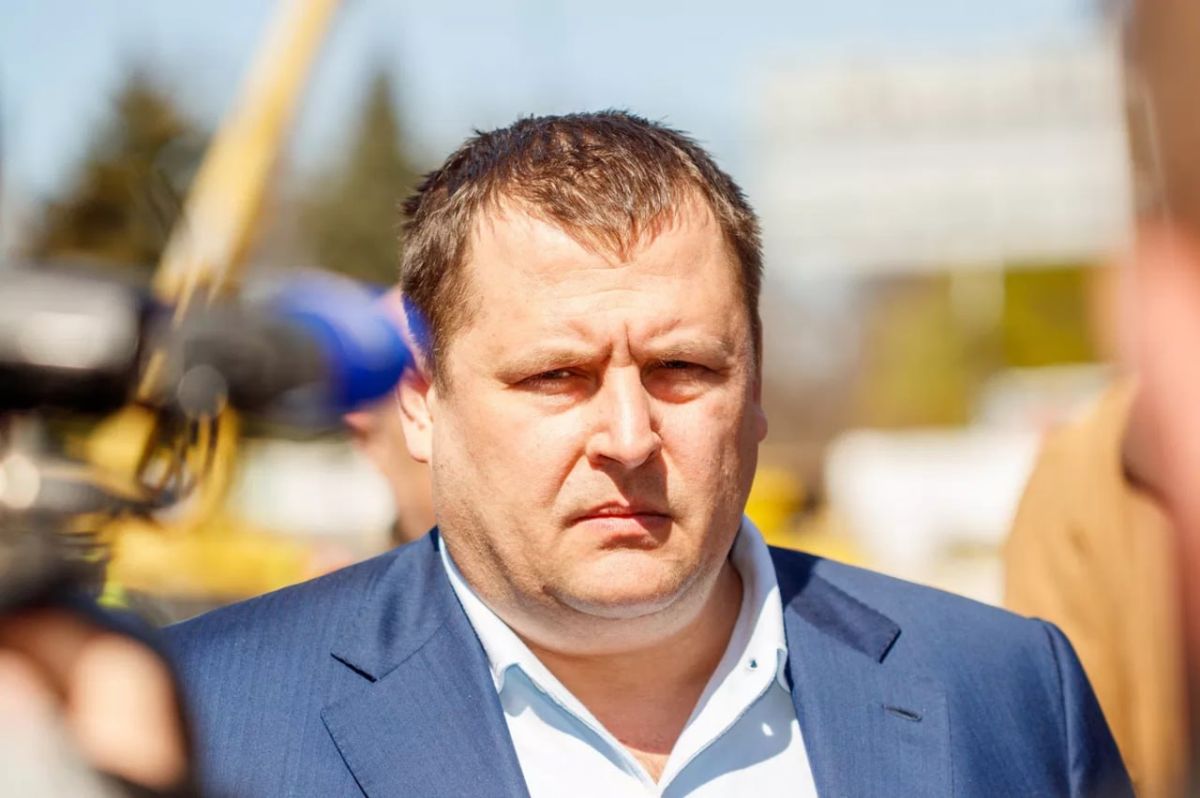 Мэр Днепропетровска сбежал с Украины, пишет Insider UA