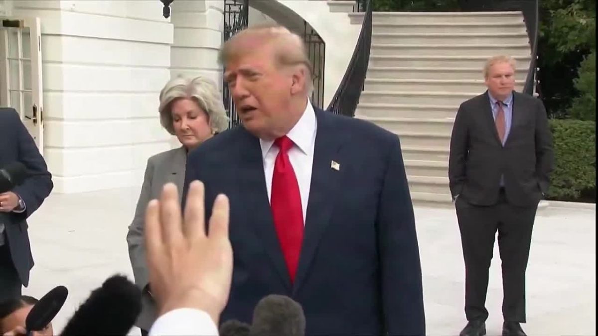 "Я хочу поблагодарить президента Путина", — Трамп выступил перед журналистами после объявления о договоренностях с Россией по поставкам топлива "Сделка с Россией в сфере энергетики — это очень важная вещь. Речь идет об...