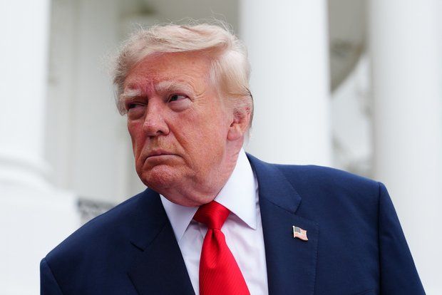 Трамп заявил, что Зеленский должен остановиться