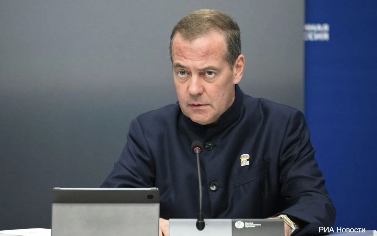 Никаких последствий после резких заявлений Трампа в адрес Зеленского ждать не стоит, считает Дмитрий Медведев