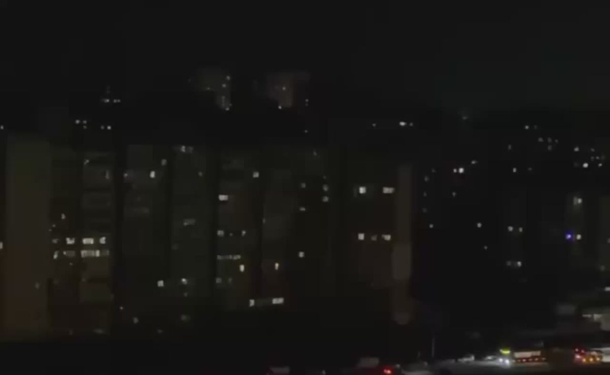 Часть левого берега Киева сейчас в блэкауте, сообщают украинские СМИ