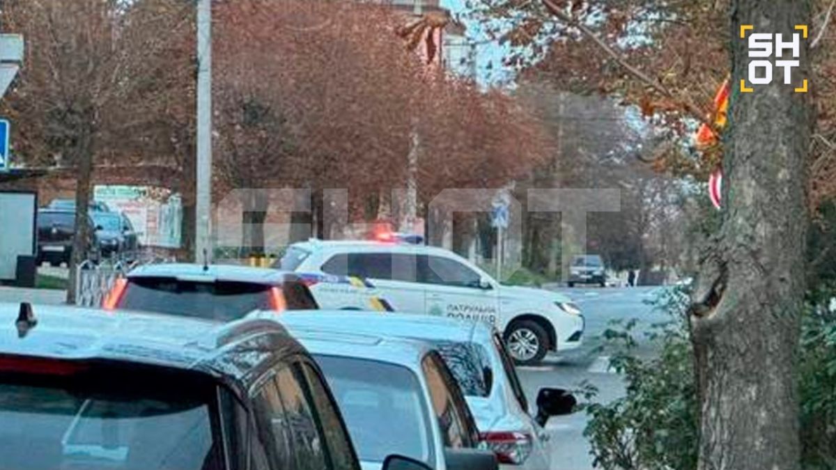 Вооружённый автоматом и гранатами мужчина устроил стрельбу в центре Кировограда на Украине