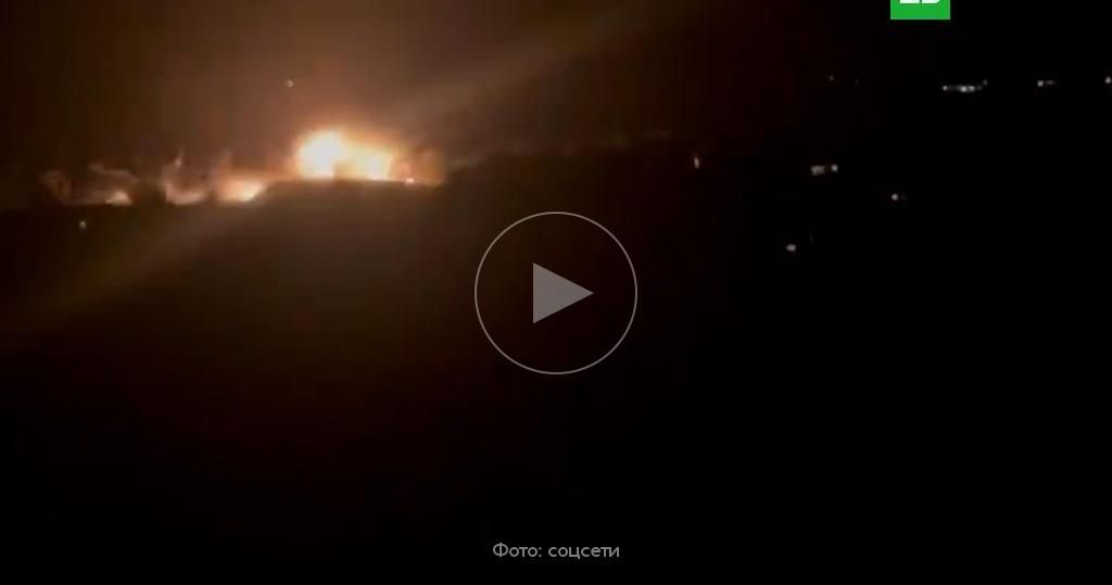Очевидцы сняли на видео ночной удар по Южному мосту в Киеве