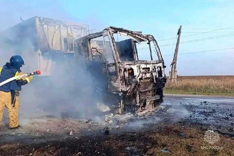 В Тельмановском округе после атаки БПЛА сгорел грузовик, пострадал водитель, сообщают ТГ-каналы Донецка