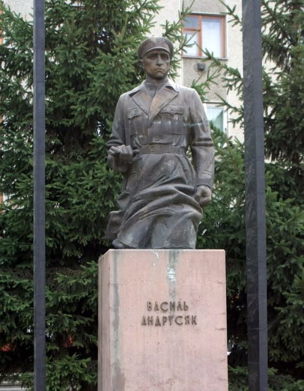 Еще один памятник нацистскому коллаборанту и военному преступнику