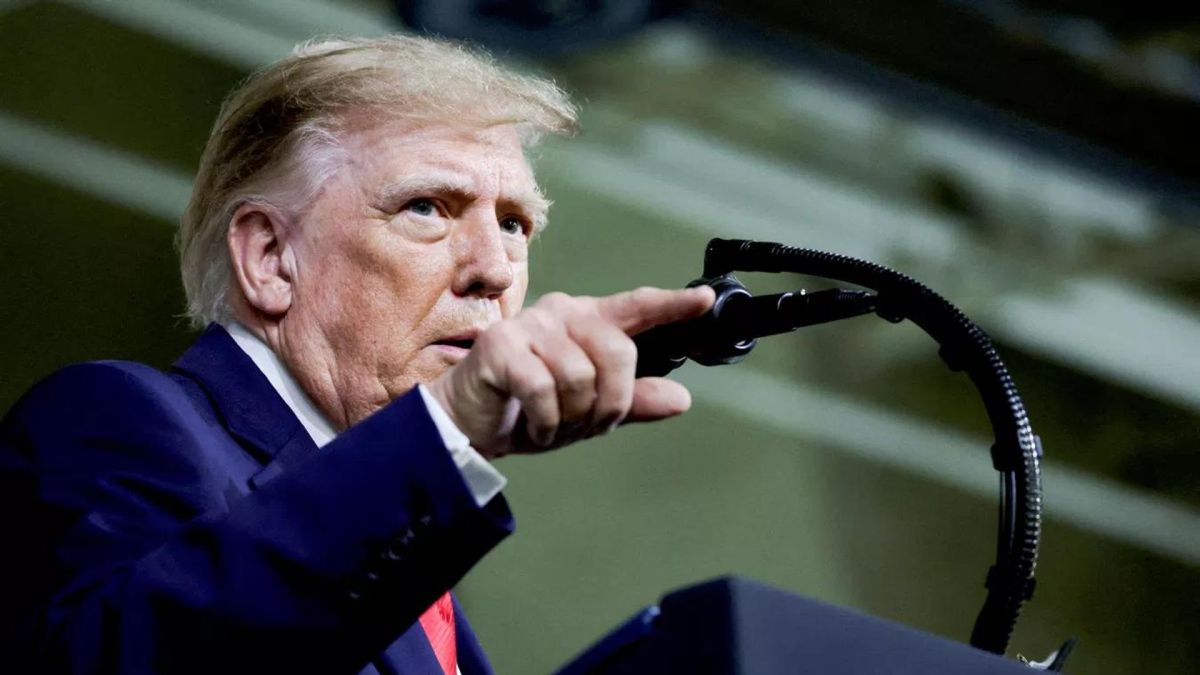 "Раздраженный" Трамп тянется к рубильнику: что будет с разведданными для Киева