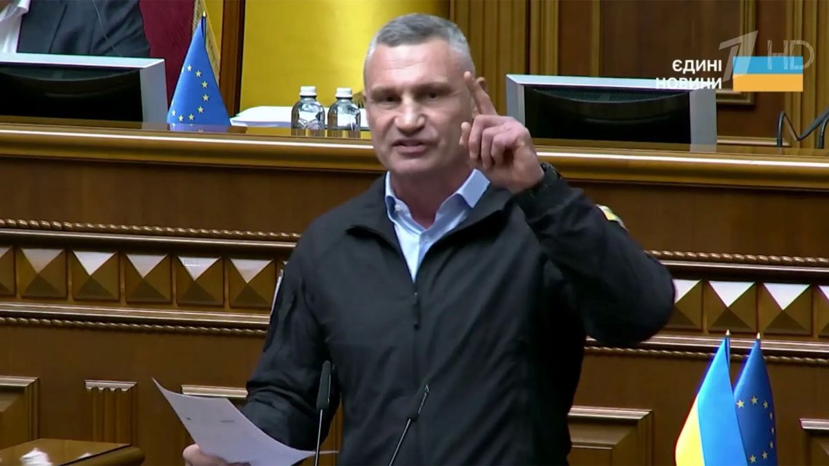Во всех бедах Киева Зеленский обвиняет и мэра украинской столицы Виталия Кличко