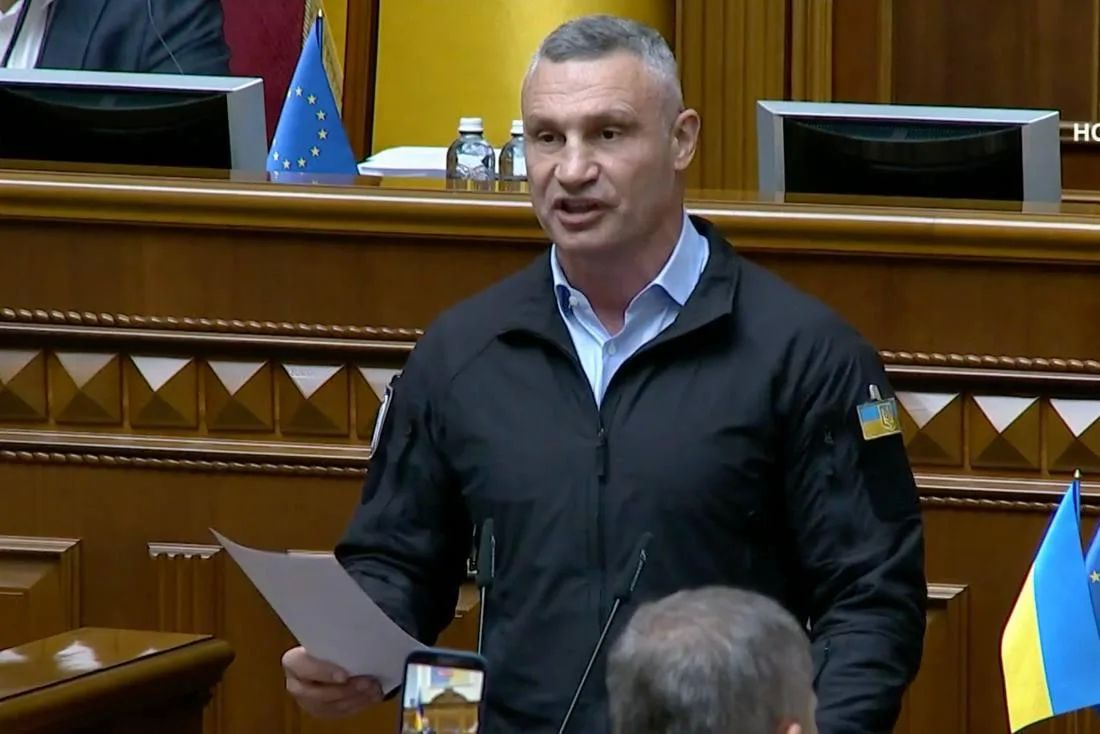 Кличко пошёл в контратаку по Зеленскому, но свет внезапно исчез