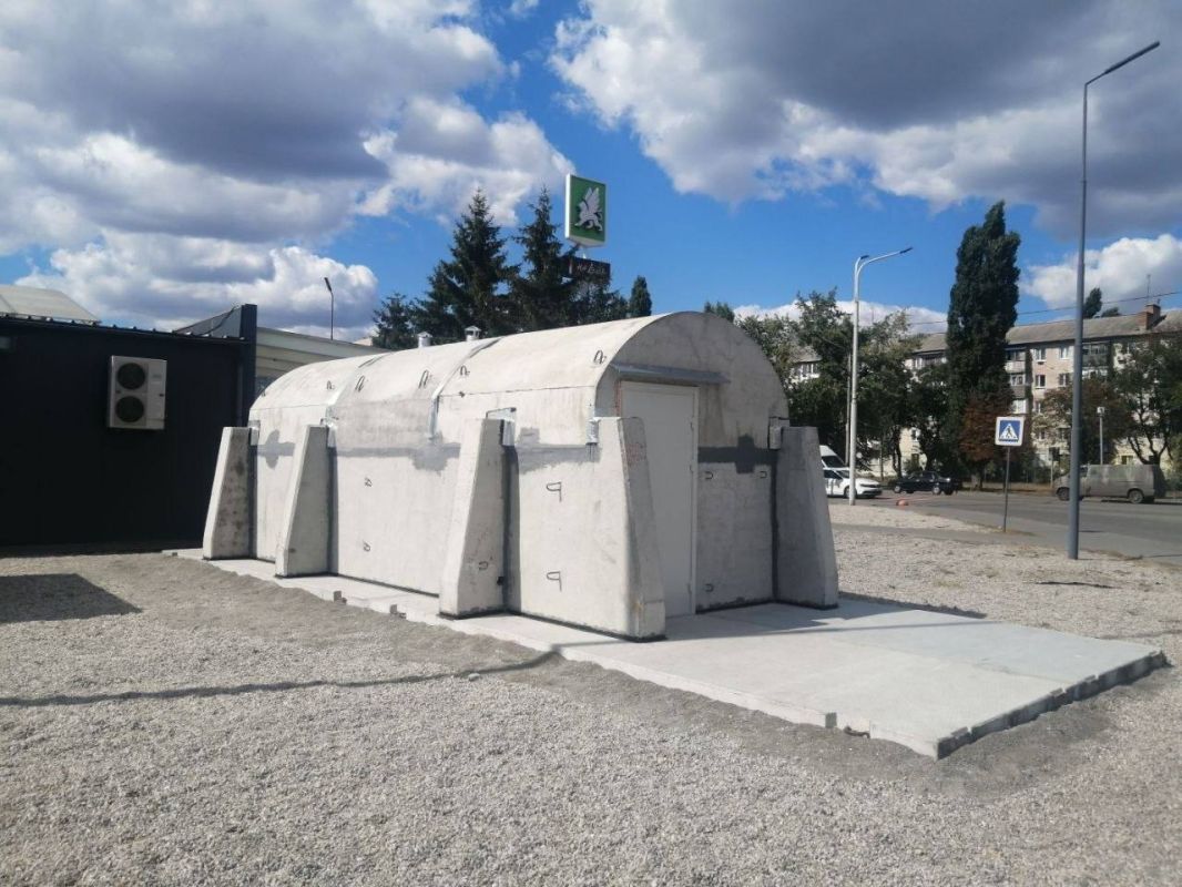 Защитные сооружения появились на некоторых АЗС на Украине, — Forbes