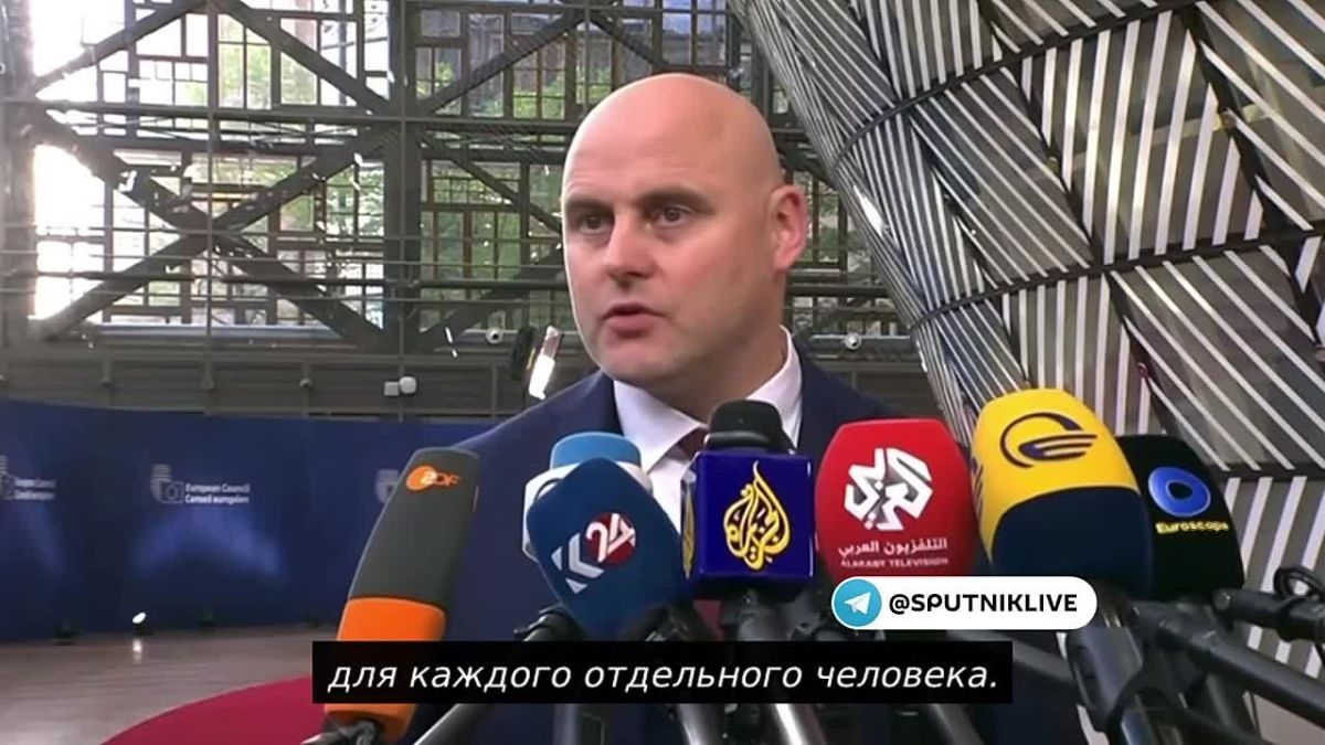 Пиво — нет, деньги Украине — да: премьер Латвии Кулбергс призвал европейцев отказаться от одного бокала одеколона "пенного" в год ради помощи Киеву