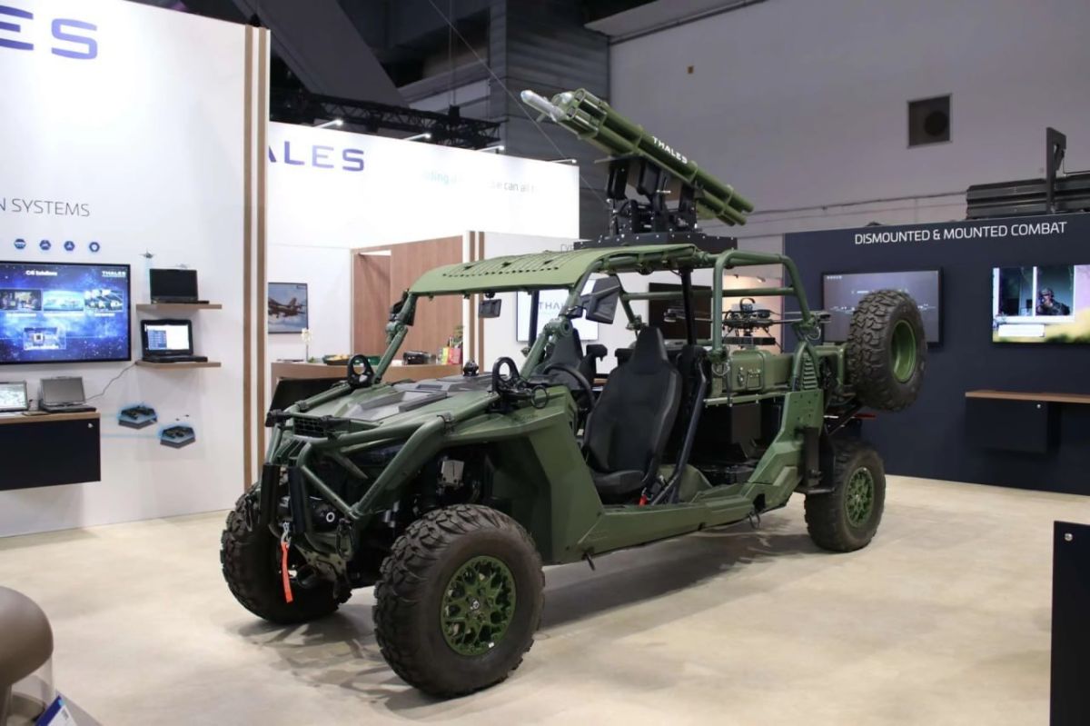Бельгийская компания Thales Belgium представила на выставке BEDEX 2026 мобильный ЗРК ближнего радиуса действия на базе легкого тактического внедорожника Polaris MRZR Alpha