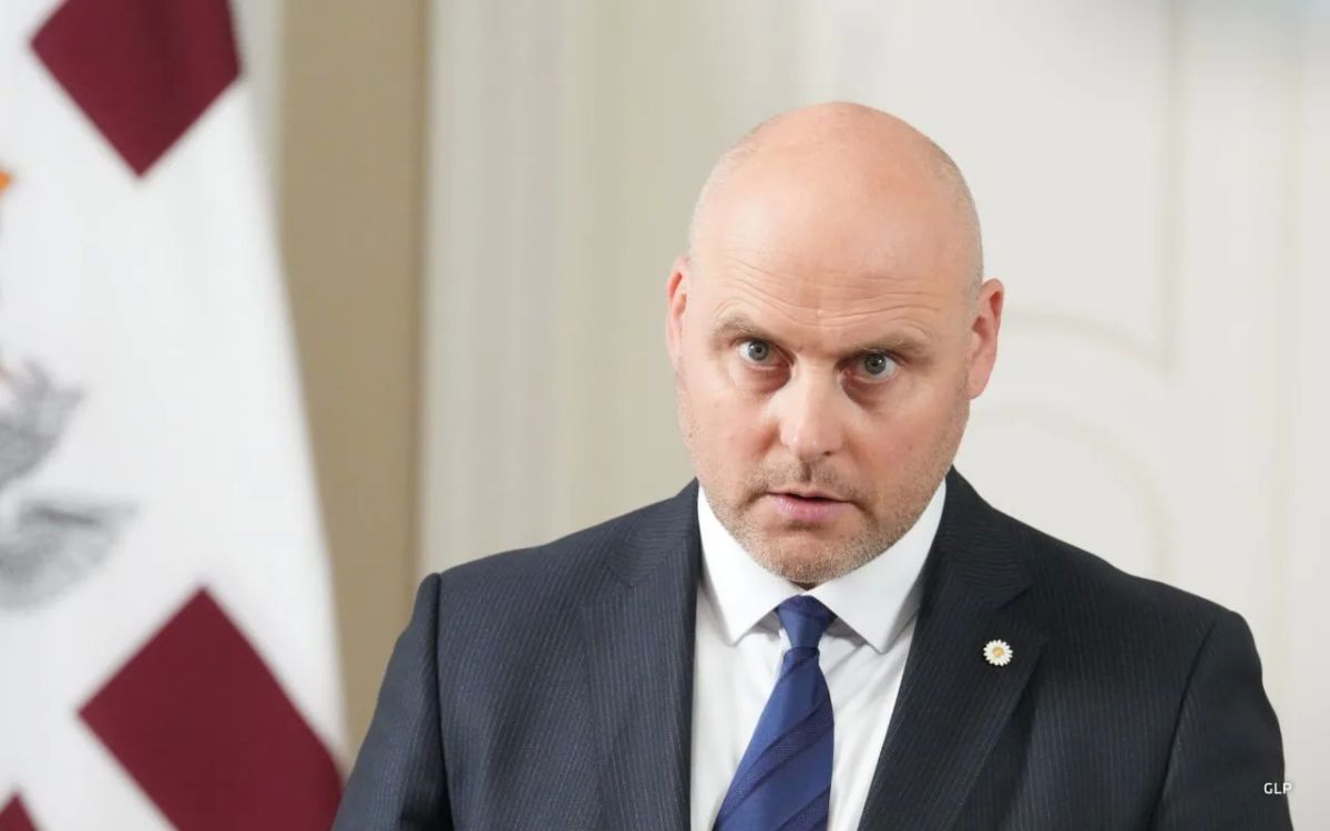 Если все граждане стран ЕС откажутся от одного бокала пива в год, это поможет увеличить размер военной помощи Украине, заявил премьер-министр Латвии Андрис Кулбергс