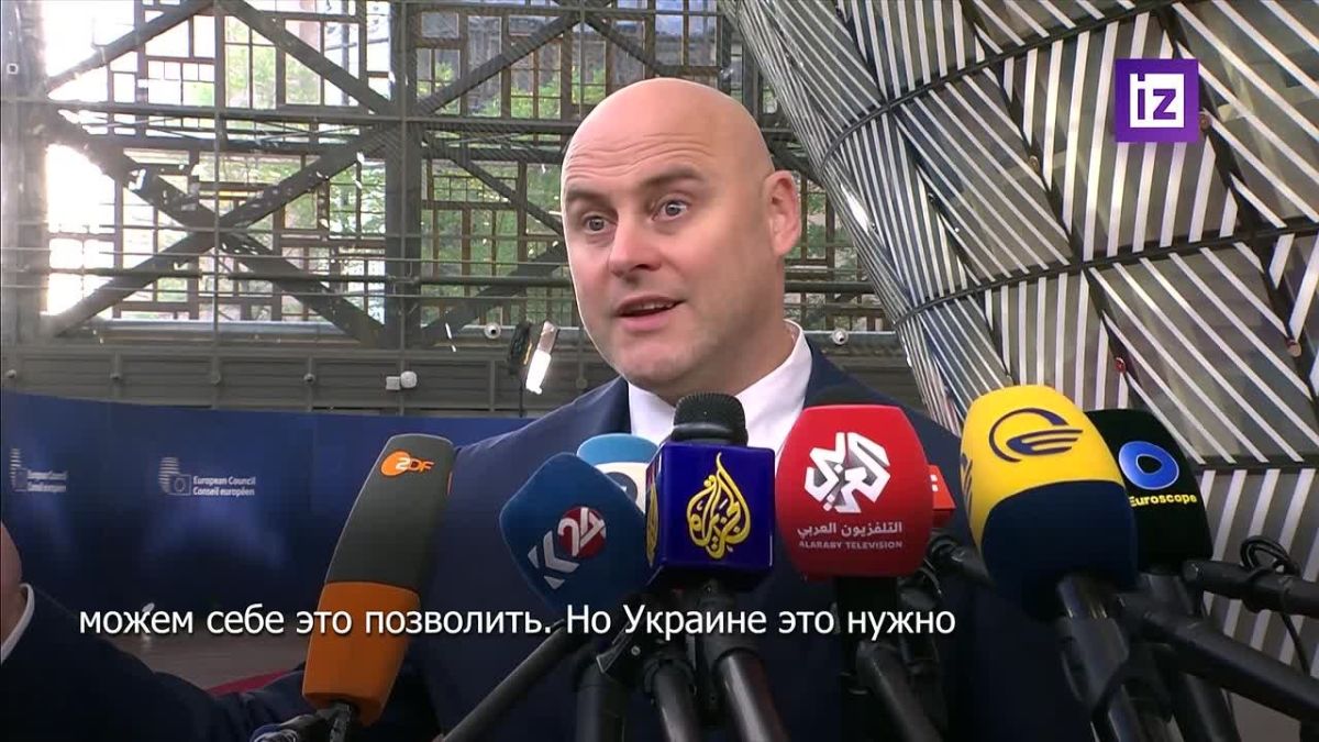 Пиво — в сторону, деньги — Киеву: премьер Латвии Андрис Кулбергс призвал европейцев отказаться от одного бокала пива в год ради помощи Украине