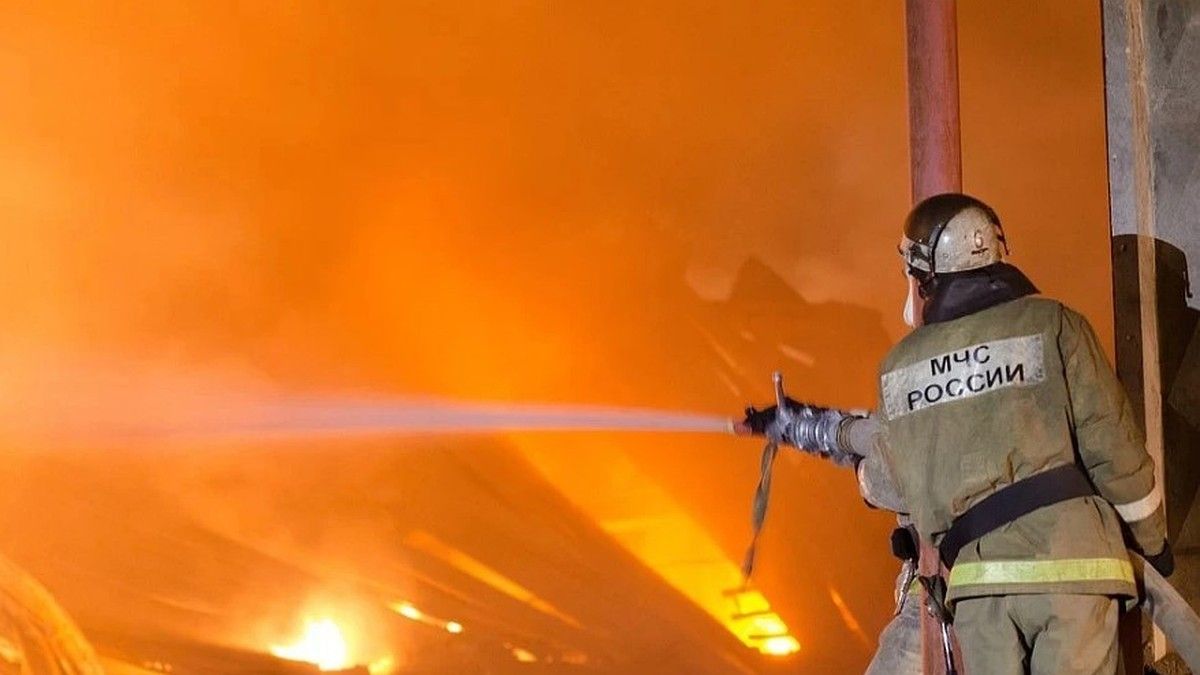 Пожар на предприятии под Сургутом, российская АЭС на Луне и перезагрузка отношений Венгрии и Украины: главные события 16 октября