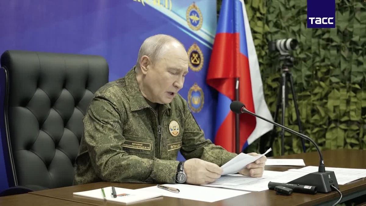 Путин посетил вспомогательный пункт управления объединенной группировки войск