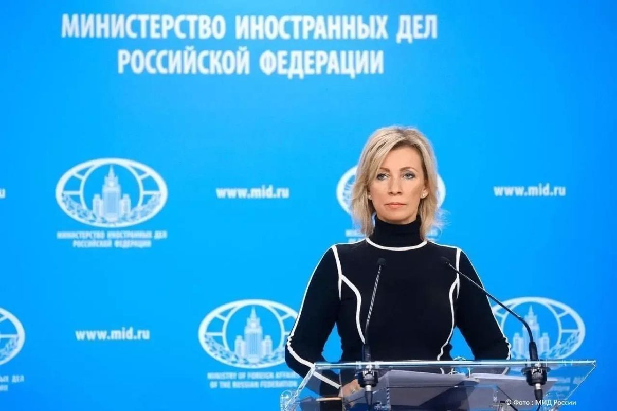 Зеленский - "невероятное позорище", заявила Захарова