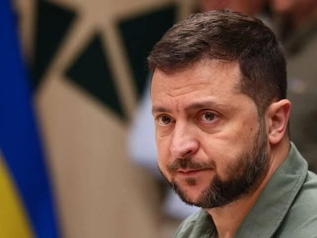 Мария Захарова назвала Зеленского «невероятным позорищем» и отметила, что его жизнь уже привела к краху Украины