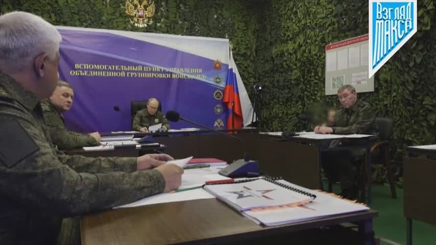 Президент России Владимир Путин посетил вспомогательный пункт управления Объединённой группировки войск, где провёл совещание с командным составом