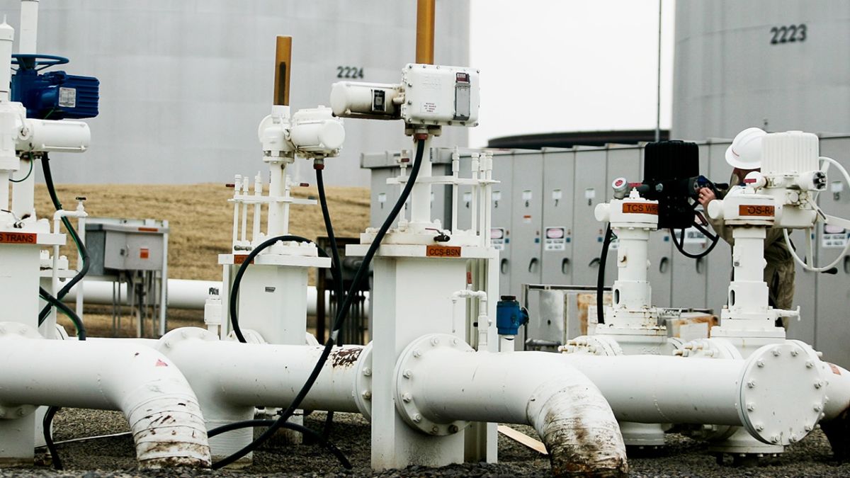 В Венгрии хотят продлить исключение из санкций США на нефть из РФ