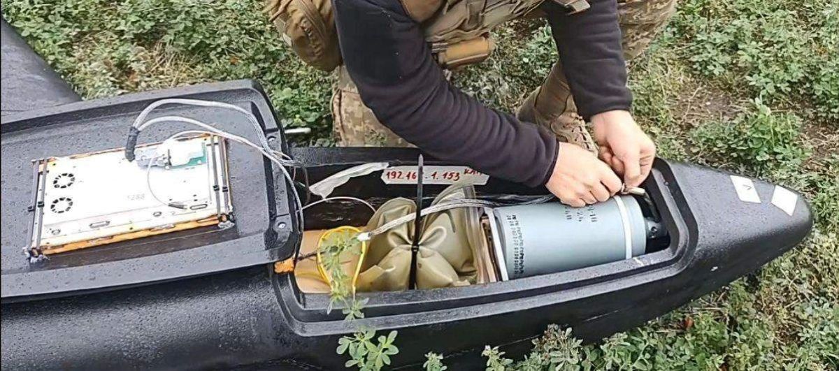 Внутренний отсек с боевой частью российского БПЛА-камикадзе «Гербера-2» с осколочно-фугасно-зажигательной боевой частью