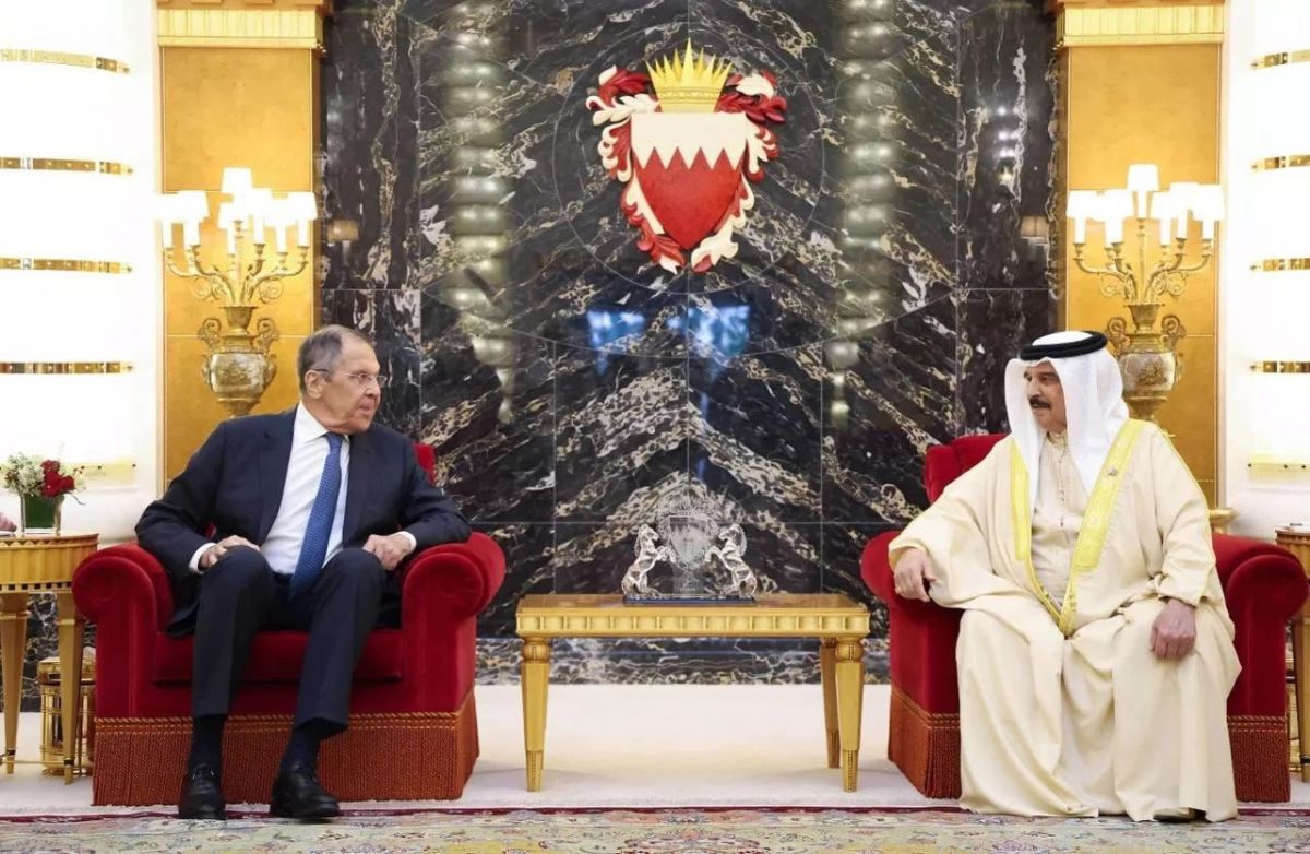 Необходимо устранить первопричины конфликта вокруг Ормузского пролива, заявил Лавров на встрече с королем Бахрейна