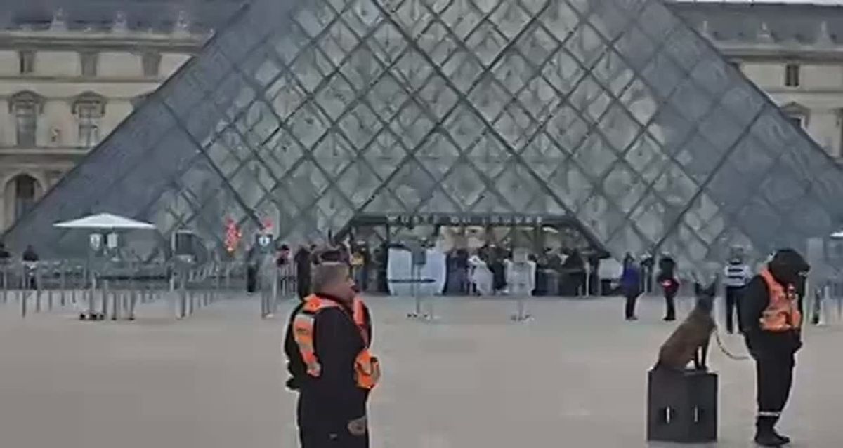 Протестующие во Франции заблокировали доступ в Лувр, сообщило Agence France-Presse со ссылкой на руководство музея и профсоюзы