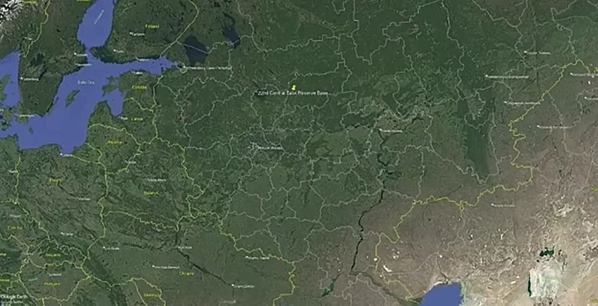 На Западе и Украине занервничали после публикации спутниковых снимков баз хранения военной техники ВС РФ с танками и БТР нового производства