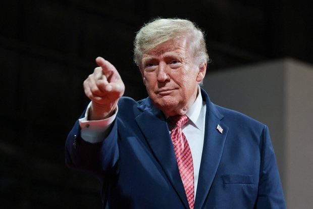 WP связала смягчение позиции Трампа по России с ценами на топливо и выборами