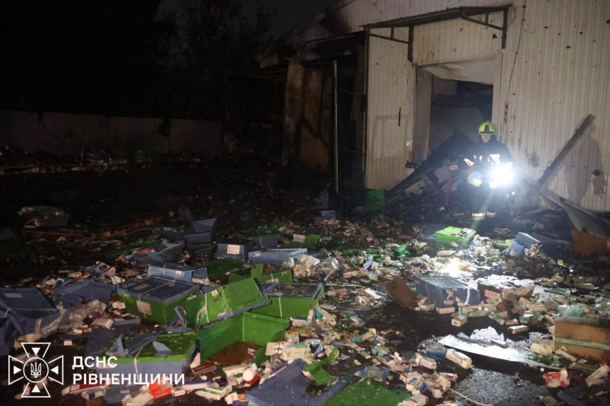 В Ровно нанесен удар БПЛА по складу одного из крупнейших фармацевтических дистрибьюторов — «БаДМ», сообщают украинские СМИ