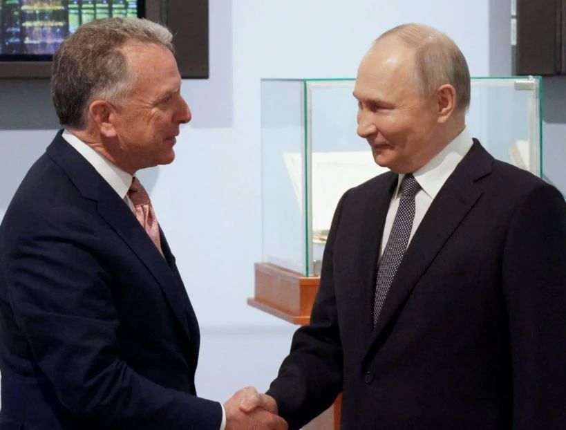 Спецпосланник президента США Стив Уиткофф в среду, 21 октября, планирует прибыть в Россию, где представит Владимиру Путину идею прямой трёхсторонней встречи с участием Дональда Трампа и Зеленского, сообщает Politico
