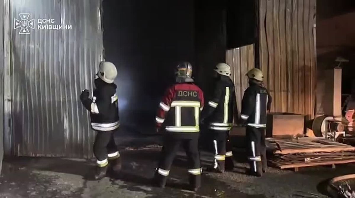 В Обуховском районе Киевской области нанесен удар по производственному складу (на видео)