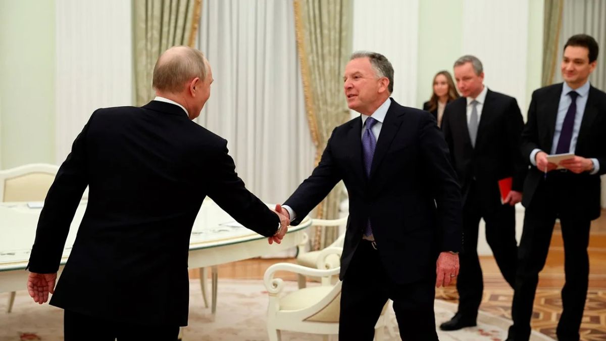 Решение России о готовности возобновить трехсторонние переговоры Трамп встретит с большим удовлетворением, отметил Уиткофф