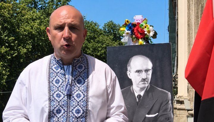 Киеву продолжает "прилетать" от Польши за львовский идиотизм