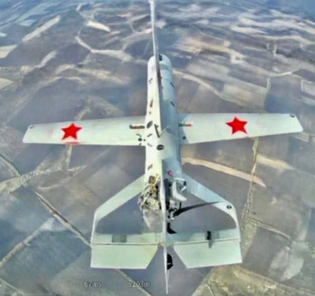 На фронтах замечен новый российский БПЛА РФ: по форме напоминает «Ланцет», но имеет бензиновый двигатель, — советник Зеленского «Флеш»