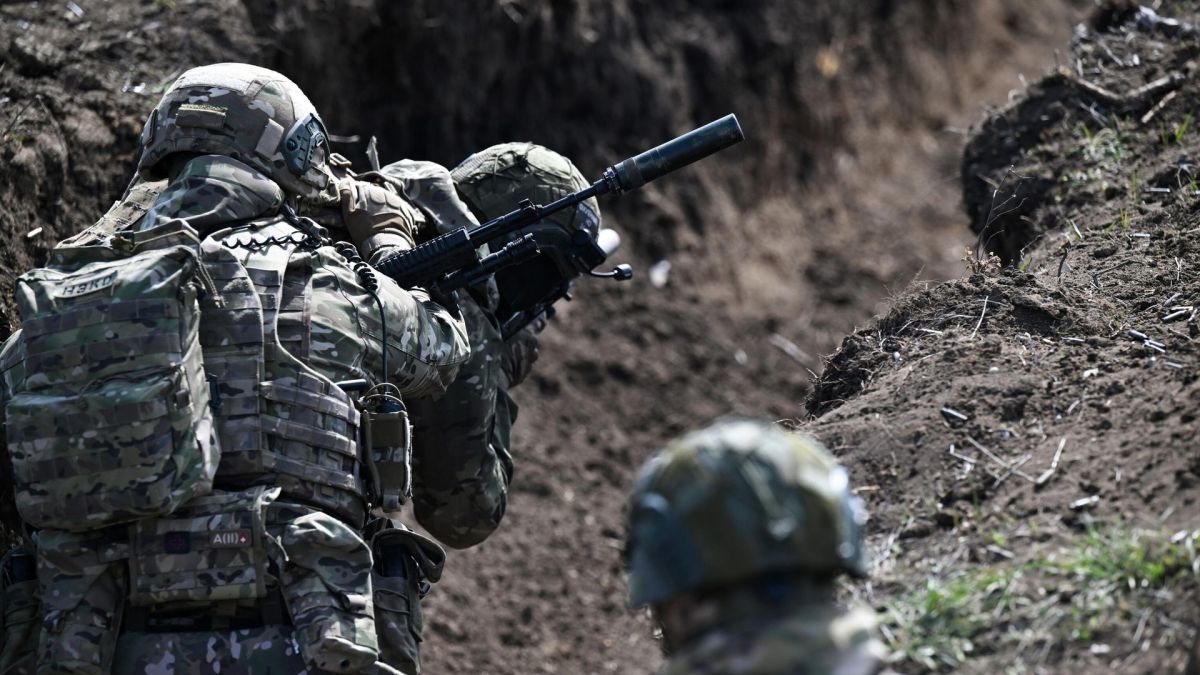 Последние 5 км до Запорожья: Кнутов назвал главную задачу "Востока", пока "зелёнка" скрывает маневры