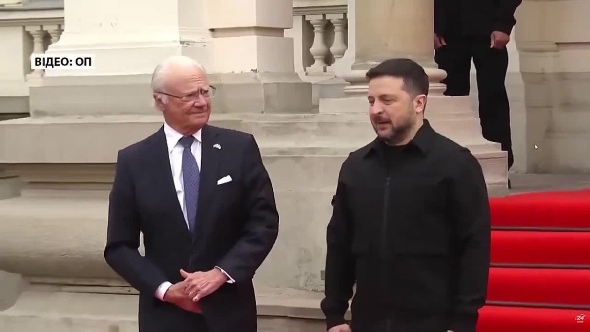 Видео дня: король Швеции спрятал руку лишь бы не здороваться с Зеленским