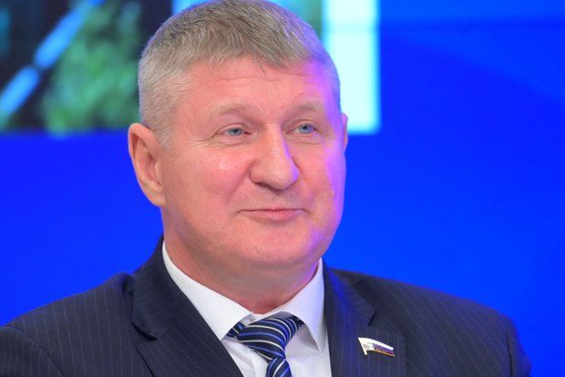 Депутат Шеремет назвал неуместным присутствие Европы за столом переговоров по Украине