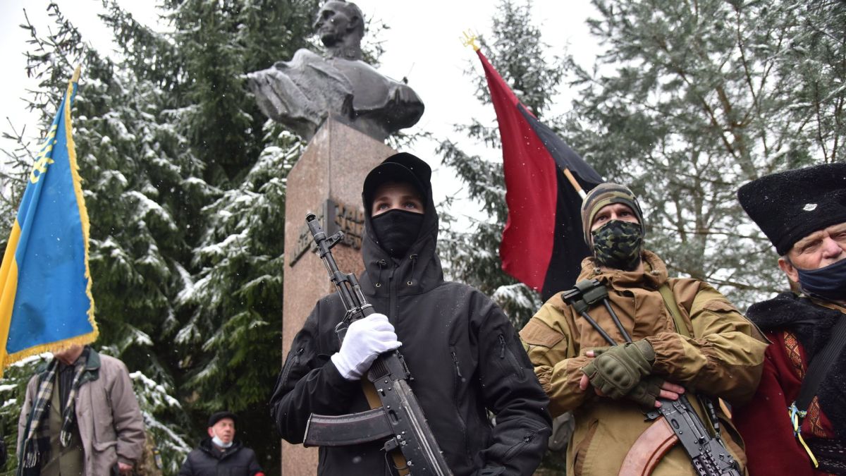 Львов славит бандеровцев, поляки вразумляют Зеленского. Западная Украина за неделю