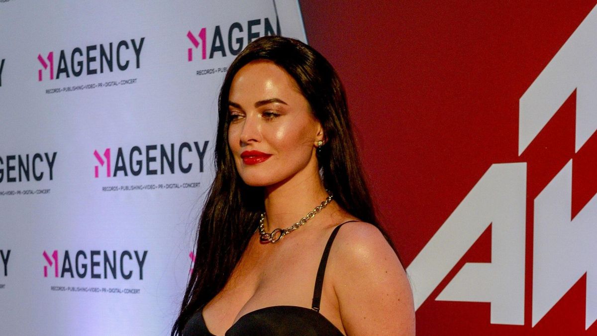 Девушка с обложки Playboy зачитает украинцам "радиодиктант единства"