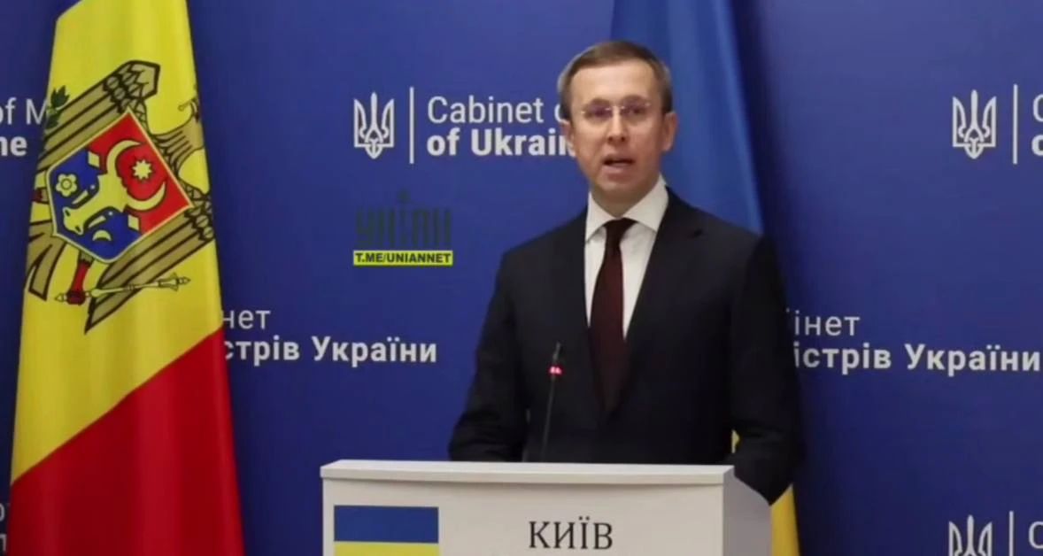 Российские удары уничтожают экспорт Украины: Киев вымаливает спасение на молдавских рельсах