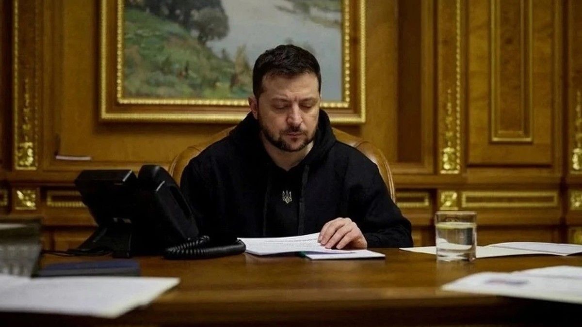 «Может ли он подписывать документы?»: в Госдуме ответили на слова Зеленского о территориальных уступках