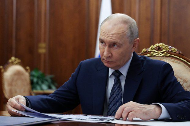 Ушаков: Путин миллион раз предлагал Зеленскому приехать в Москву