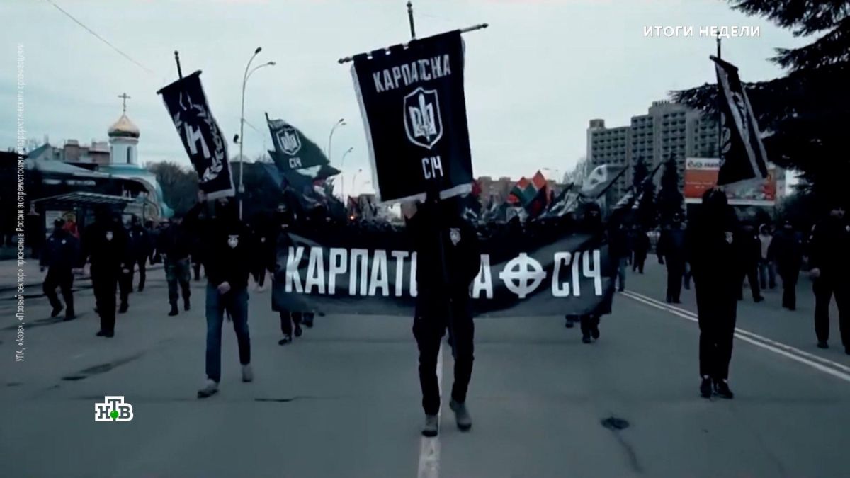 Факелы, дым, нацистские лозунги — так военные третьей штурмовой бригады во Львове приветствовали решение властей на западе Украины объявить 2027-й годом УПА*