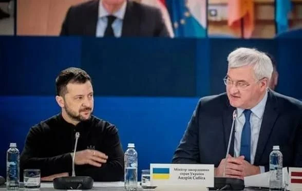 Два майора: «И так сойдет». Глава МИДа Украины Сибига заявил, что Зеленский готов обсуждать территориальные вопросы напрямую с Путиным